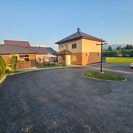Villa House In A Quiet Neighborhood With A Huge Garden