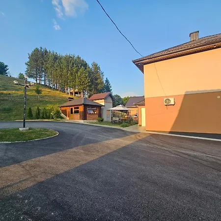 House In A Quiet Neighborhood With A Huge Garden Villa Vidovici