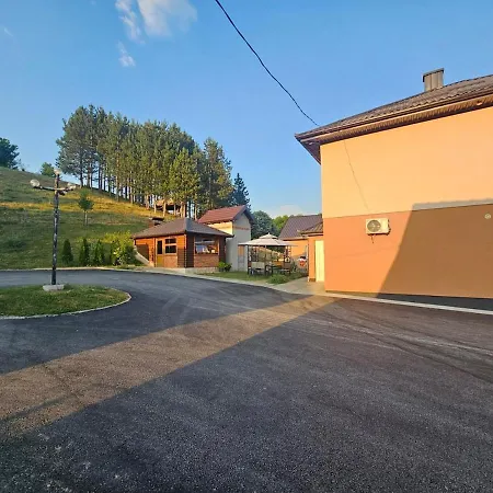 House In A Quiet Neighborhood With A Huge Garden Vidovici