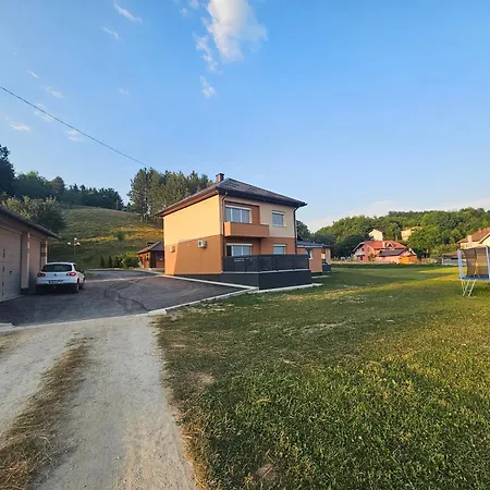 House In A Quiet Neighborhood With A Huge Garden *